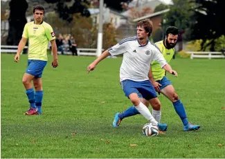  ?? JOHN BISSET/FAIRFAX NZ ?? West End’s Tyler Cox looks to pass the ball under pressure from Thistle’s Glenn Matthews yesterday.