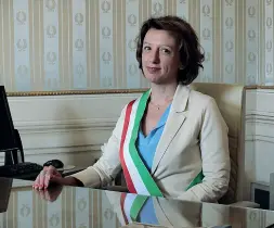  ?? Nella bufera ?? Manuela Sangiorgi è stata eletta sindaca di Imola nel 2018 con il Movimento Cinque stelle