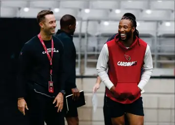  ?? ASSOCIATED PRESS ?? ARIZONA CARDINALS WIDE RECEIVER Larry Fitzgerald (right) talks with head coach Kliff Kingsbury (left) as the Cardinals run sprints Wednesday at State Farm Stadium in Glendale.