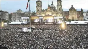  ??  ?? Medidas. Por seguridad los accesos al Zócalo capitalino fueron cerrados.