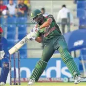  ?? AFP ?? Mahmudulla­h (in pic) and Imrul Kayes rescued Bangladesh from a precarious 87 for five.