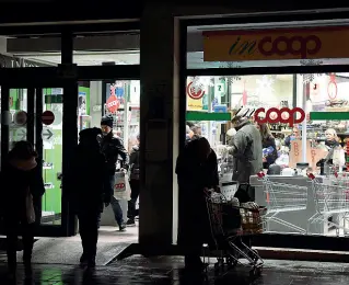  ??  ?? Chiusura Tutti e tre i colpi sono stati fatti all’orario di chiusura. L’ultimo colpito è la Coop di San Polo