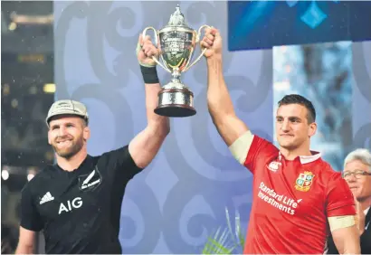  ?? Picture: AFP ?? ANTI-CLIMAX. All Black captain Kieran Read (left) and his British and Irish Lions counterpar­t Sam Warburton hold up the trophy at Eden Park on Saturday after the series was drawn 1-1.