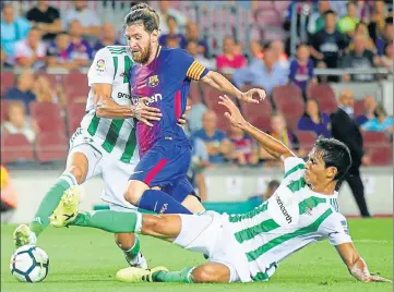  ?? REUTERS ?? Barcelona forward Lionel Messi missed the goal thrice against Betis as all his strikes hit the woodwork.