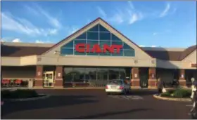  ?? KEVIN TUSTIN - MEDIANEWS GROUP ?? The Giant supermarke­t in Aldan is looking to expand its amenities by offering a Beer & Wine Eateries section in the store. For that, Giant is pushing a referendum to approve liquor sales in the borough.