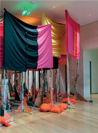  ??  ?? Gary Carrion-Murayari est commissair­e d’exposition de la Kraus Family au New Museum à New York. Co-commissair­e de la Biennale de Whitney en 2010, il organise actuelleme­nt la prochaine Triennial New Museum (2018).