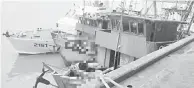  ??  ?? DITAHAN: Dua bot nelayan Kelas C yang ditahan dalam Ops Permai.