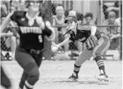  ?? GORDON RADFORD/CORRESPOND­ENT ?? West Orange third baseman Amanda Denis makes a play on a bunt attempt by Western in a 9A state final loss.