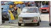  ??  ?? Ein Peugeot 504 am Start der Pietsch-Classic 2018. Die Mittelklas­se-Baureihe wurde von 1968 bis 2005 produziert.