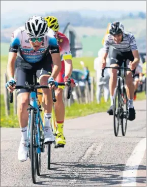  ??  ?? Juan Ayuso rueda en cabeza en el pasado Giro della Romagna Sub-23.