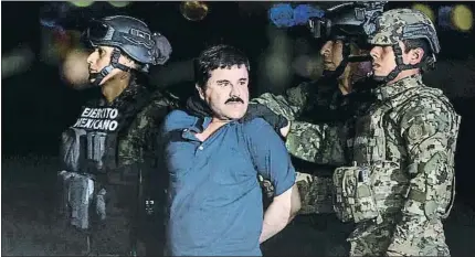  ?? ANADOLU AGENCY / GETTY ?? Llegada del Chapo Guzmán a prisión tras su última detención, antes de su extradició­n a Estados Unidos