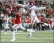  ?? PAUL VERNON — THE ASSOCIATED PRESS ?? Oklahoma cornerback Jordan Thomas, right, knocks the ball away from Ohio State receiver Terry McLaurin during the first half of an NCAA college football game Saturday in Columbus, Ohio.