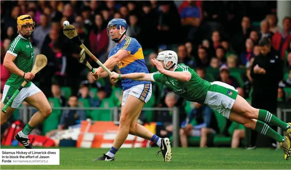  ?? RAY McMANUS/SPORTSFILE ?? Séamus Hickey of Limerick dives in to block the effort of Jason Forde