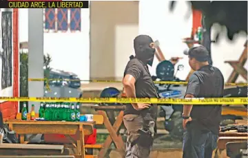  ??  ?? CIUDAD ARCE, LA LIBERTAD DEYSI NOHEMÍ ACEVEDO, DE 45 AÑOS, FUE ASESINADA EN UNA CERVECERÍA DEL CANTÓN FLOR AMARILLA DEL MUNICIPIO DE CIUDAD ARCE.