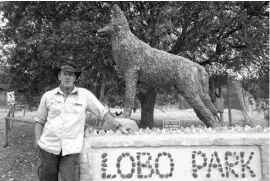  ??  ?? Daniel Weigend hat den Lobo Park in Antequera als wissenscha­ftliche Einrichtun­g im Jahr 2004 mit privaten Mitteln eröffnet.