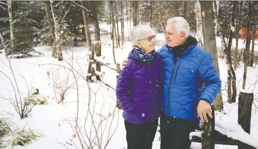  ?? ALLEN MCINNIS ?? Suzanne and Michel Labrosse at their condo north of Montreal. They are celebratin­g a milestone today — he gave her one of his kidneys 20 years ago.