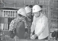  ?? PROVIDED TO CHINA DAILY ?? Huang Jiusheng instructs steel fixers at a constructi­on site.