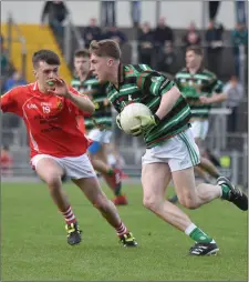  ?? St Brendans’ Jason Mortimer, in possession of the ball, looks to get past East Kerry’s Darragh Looney ??