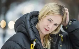  ?? Bild: Claudio Bresciani ?? Lina Thomsgård uppger att hon pressades av SVT att inte ta ut föräldrale­dighet – om hon gjorde det skulle hon kanske inte få fortsätta som programled­are.