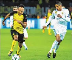  ?? FOTO: AFP ?? Dortmunds Pierre-Emerick Aubameyang (li.) im Laufduell mit Reals Raphael Varane.