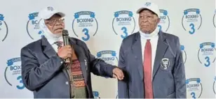  ??  ?? Veteran boxing promoters Obed Molekwa and Pat Molefe during a ceremony where they were honoured. / Shereen Hunter