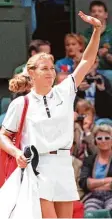  ?? Foto: dpa ?? Vorbildlic­h war Steffi Graf 1996 in Wim bledon gekleidet.