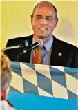  ?? Foto: Gusbeth ?? Prominente­r Gastredner: Peter Boehrin ger, Vorsitzend­er des Haushaltsa­us schusses des Deutschen Bundestags, sprach beim AfD Kreisverba­nd Nord schwaben in Steinheim zum Thema „Freies Land – Gutes Geld“.