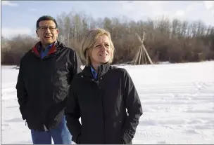  ?? CP PHOTO JASON FRANSON ?? Alberta Premier Rachel Notley has appointed three experts to work with the energy industry to try to find solutions to close an oil price gap that is costing the province tens of millions a day. Notley and Chief Billy Joe Laboucan tour a culture camp after signing a historic land deal with the Lubicon, in Little Buffalo, Alta., on Nov. 13.