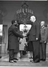  ??  ?? 1968 Omar Bongo en visite officielle en France.