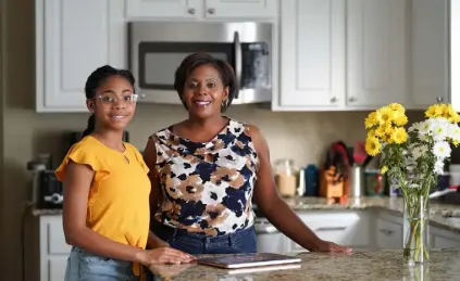  ?? Sean Rayford, for © The New York Times Co. ?? Kay Thomas and her daughter, Kathryn Olivia Banks, at their home in Columbia, S. C. Kathryn was involved in setting up her bedroom in both her parents’ homes.