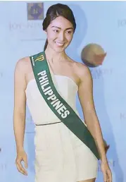  ??  ?? Down-to-earth beauty: “I think it’s not about the outside appearance. Being fit and healthy helps you build a good immune system,” says Miss Philippine­s Earth Karen Ibasco.