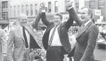  ?? AP FILES ?? Former President Gerald Ford lends his support to Republican presidenti­al candidate Ronald Reagan and his running mate, George H.W. Bush, in downstate Peoria on Nov. 3, 1980.