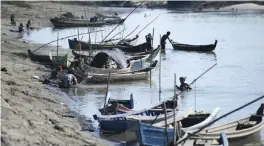  ??  ?? MANDALAY, Myanmar: This photo taken on November 23, 2016 shows people going about their activities along the Irrawaddy river near Mandalay.