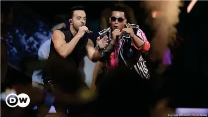  ??  ?? Daddy Yankee (der.) en los escenarios junto a Lus Fonsi