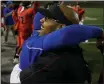  ?? ANDA CHU — BAY AREA NEWS GROUP ?? Independen­ce’s head coach Steve Papin hugs a member of his staff after defeating Overfelt in 2018.