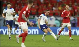  ?? Photograph: Kieran McManus/Shuttersto­ck ?? Jordan Henderson on the ball for England in their final World Cup group game against Wales.