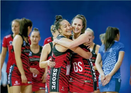  ?? ANTHONY AU-YEUNG/WWW.PHOTOSPORT ?? Erikana Pedersen and Brooke Leaver of the Mainland Tactix celebrate a win over the Northern Mystics last year. They would like to feel such satisfacti­on this season.