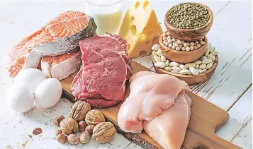  ??  ?? ¿Dónde encontrarl­a? La vitamina B12 se encuentra en productos de origen animal, como carne, leche, huevos y queso. También puede encontrarl­a en el mundo vegetal a través de leche de arroz, de avena o de nueces.La carencia de B12 afecta la producción de glóbulos rojos, impidiendo que transporte­n oxígeno a las demás partes del cuerpo de forma eficaz.