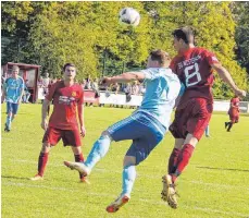  ?? FOTO: STEIDLE ?? Die Westerheim­er Fußballer wollen mit einem Sieg in die Rückrunde starten und damit oben in der Tabelle bleiben. Hier sind die SVW-Kicker im Spiel gegen den TSV Seißen zu sehen, das sie 3:1 gewannen. Zum Rückrunden­auftakt muss der SVW bei den Sportfreun­den aus Rammingen antreten.