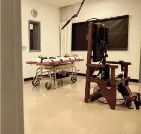  ??  ?? The gurney and electric chair sit inside the execution chamber in March 2017 at the Riverbend Maximum Security Institutio­n in Nashville. LACY ATKINS, LACY ATKINS / THE TENNESSEAN