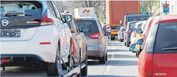  ?? FOTO: MARTINA DIEMAND ?? Der Stadtrat Kempten hat beschlosse­n, den ÖPNV attraktive­r zu gestalten, damit mehr Menschen vom Auto umsteigen. Wie – das ist nicht geklärt. Allerdings steht fest: Eine Seilbahn wird es in Kempten nicht geben.