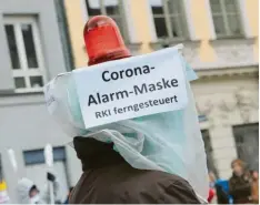  ?? Foto: Annette Zoepf ?? Auch am vergangene­n Wochenende demonstrie­rten in Augsburg wieder Gegner der Corona‰Maßnahmen.