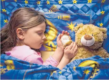  ?? FOTO: DPA ?? Kinder mit Schlafstör­ungen kämpfen in vielen Fällen auch als Erwachsene mit Schwierigk­eiten bei der Nachtruhe.