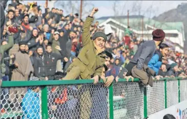  ?? HT PHOTOS ?? (Clockwise from above) A young fan at the TRC Ground watches Real Kashmir in action; women too turn up in numbers.