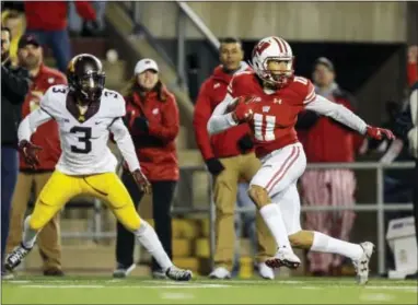  ?? ANDY MANIS — THE ASSOCIATED PRESS ?? Wisconsin wide receiver Jazz Peavy runs against Minnesota last Saturday. The Badgers dusted off the jet sweep to rousing success against Ohio State, part of a series of tweaks since midseason that has helped the running game become more productive.