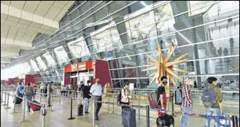  ?? SANJEEV VERMA/HT PHOTO ?? Passengers at IGI Airport during the Covid-19 lockdown in New Delhi.