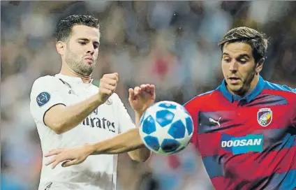  ?? FOTO: AP ?? Nacho disputa un balón durante el partido de Champions contra el Viktoria Plzen en el Camp Nou