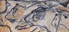  ??  ?? Originalge­treue Wandmalere­ien von Löwen in der Caverne du Pont d’Arc.