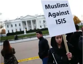  ?? WIN M ?? Shiite Muslims demonstrat­e for peace outside the White House last weekend, just on Trump suggested banning Muslims from America.