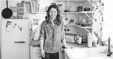  ??  ?? Food blogger Molly Yeh invites viewers into her kitchen on “Girl Meets Farm.”